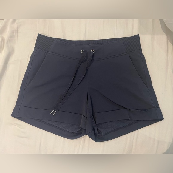 Athleta Midtown Cuffed Shorts Navy Size 2 - Picture 2 of 4